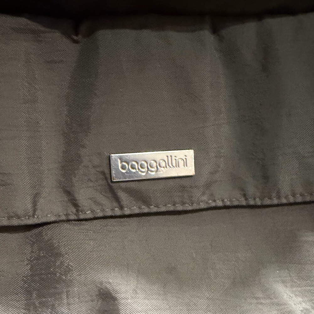 Baggallini Metallic Gray Crossbody Bag - Picture 2 of 5